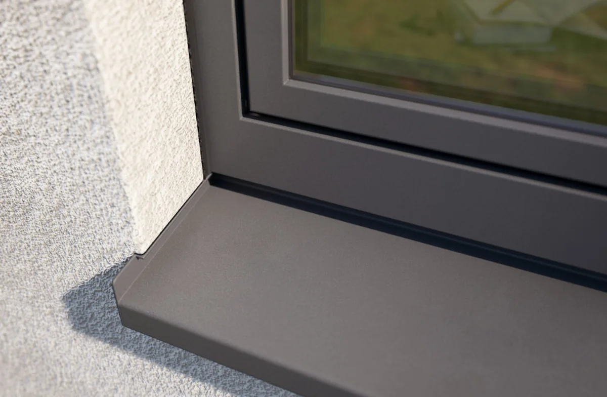 Detalj PVC prozora s troslojnim staklom